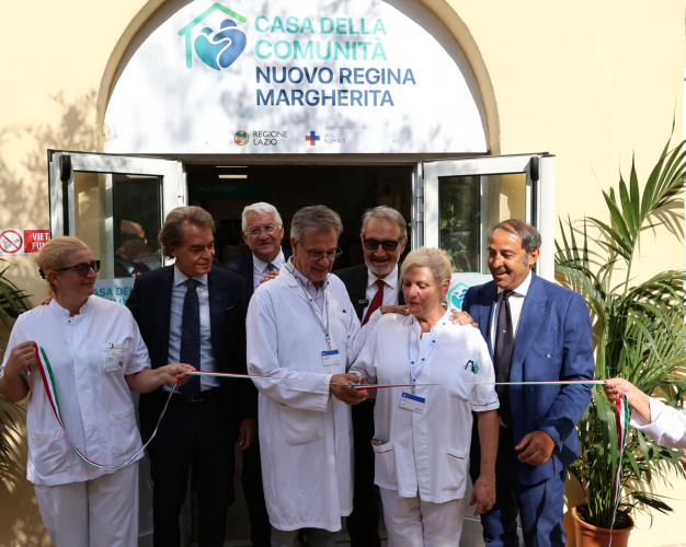 Taglio del nastro con Rocca, Quintavalle e Maselli