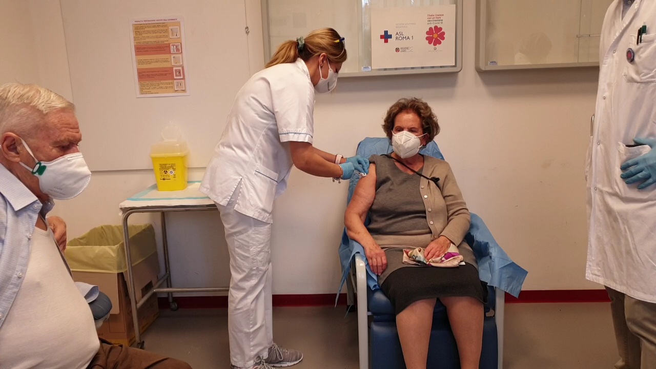 Vaccinazioni over 80: primo giorno di somministrazioni nei siti dalla ASL Roma 1