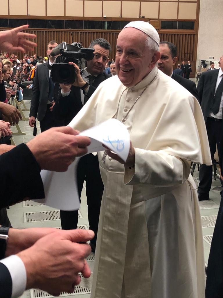 Donato a Papa Francesco il Manifesto Interreligioso dei Diritti nei Percorsi di Fine Vita