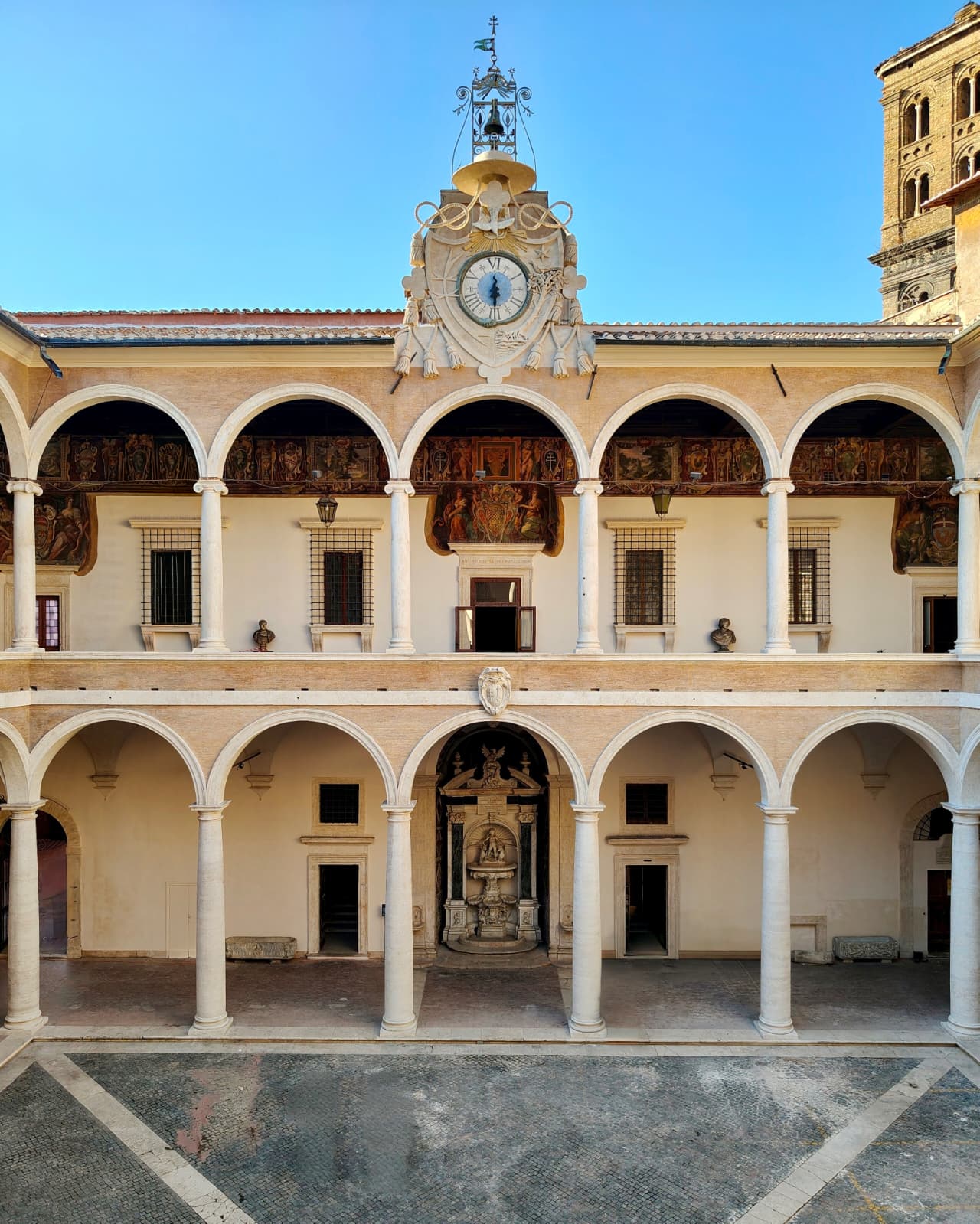 Torna a battere il tempo al Palazzo del Commendatore: Hausmann & Co. dona il meccanismo all'orologio dell'ASL Roma 1