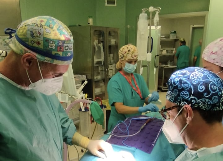 Ospedale San Filippo Neri, recupera l’udito dopo intervento per tumore del nervo acustico