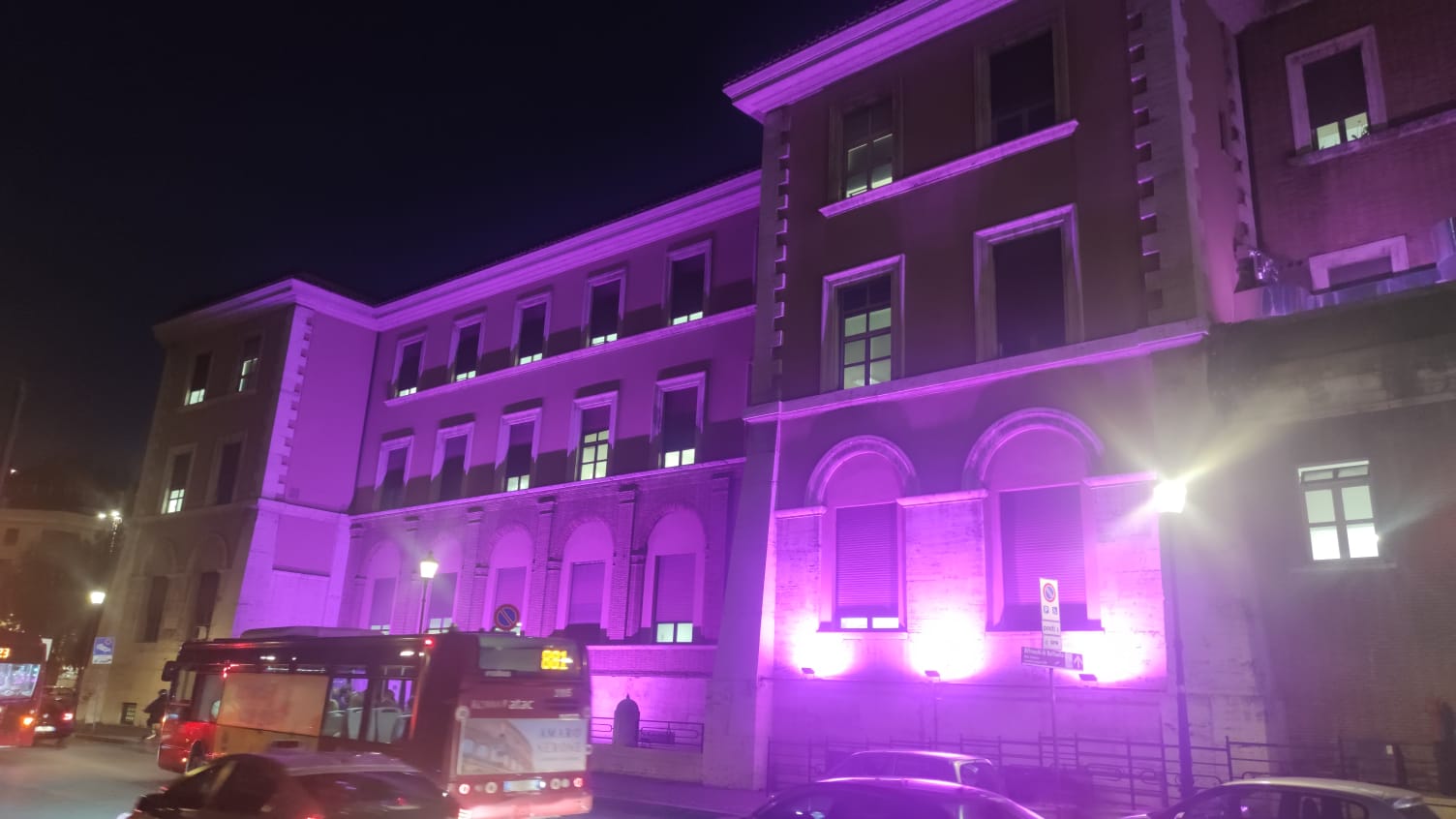L'Ospedale Santo Spirito si illumina per la campagna di prevenzione regionale Ottobre Rosa
